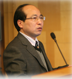 BB平台创新论坛第一千零一讲暨校庆118周年学术讲座：从天然黏土矿物绿色制备高性能SRC脱硝分子筛
