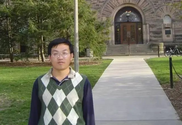 BB平台创新论坛第一千六百八十一讲：Problems and results on determinants involving Legendre symbols