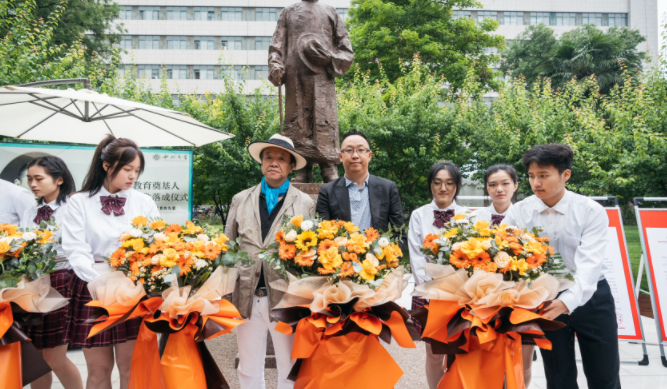 西北高等教育奠基人、中国现代医学先驱徐诵明雕像在BB平台落成